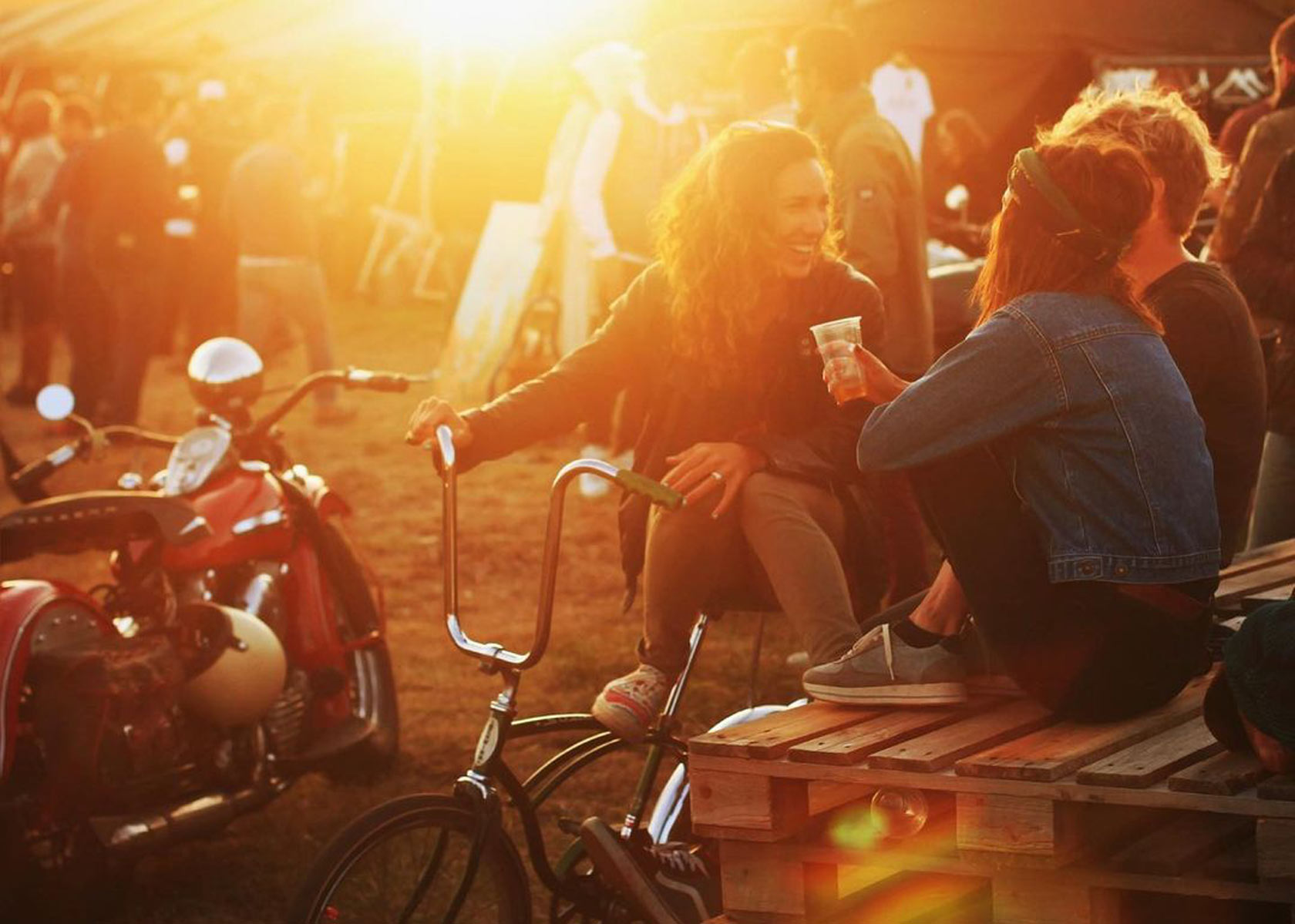 Wheels and Waves - An ideal space of freedom for encounters and adventures.  An immersive world.​